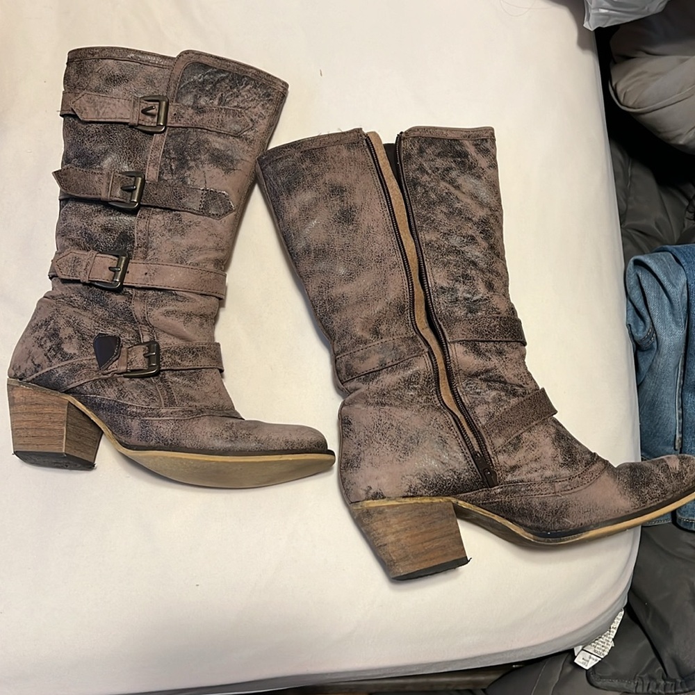 Brown Leather Buckle Dingo Cowboy Boots - Picture 2 of 9